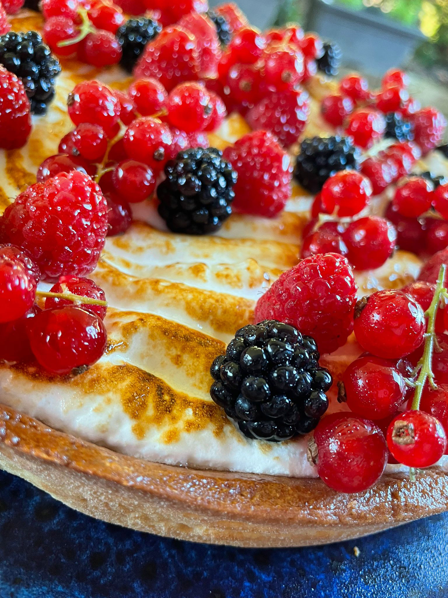 Torta ai frutti di bosco e meringa all'italiana